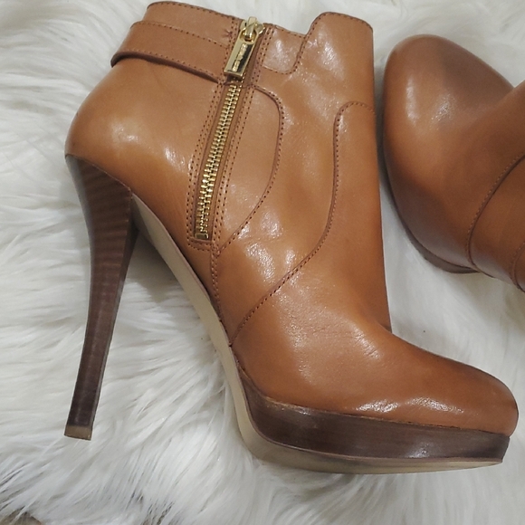Flawed Michael Kors Brown Leather  Heeled Ankle Boots Booties - Picture 3 of 14